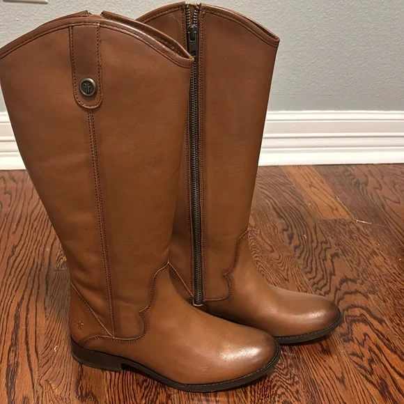 FRYE Marissa Medallion Cognac Tall Leather Zip Boots Women’s Size: 6 new in box - Picture 5 of 8